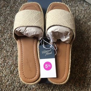 Universal Thread Slip On Sandals